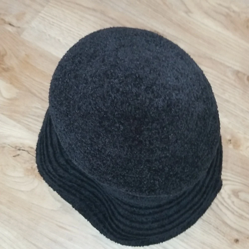 Betmar New York Roll Brim Bucket Hat Black Ribbed Silver B Heart Logo On Side